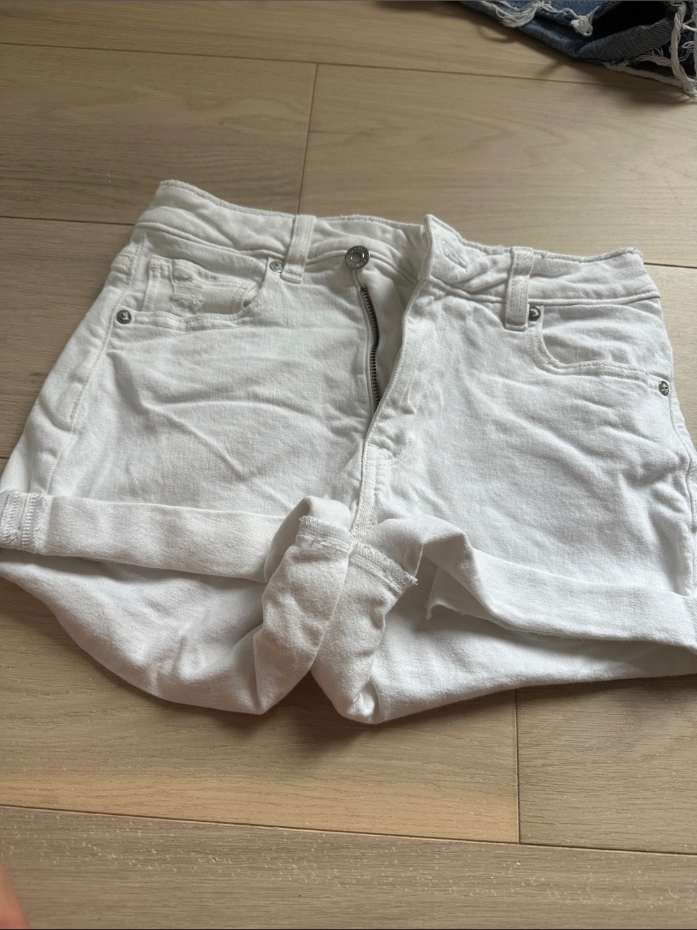 American Eagle Outfitters White Cuffed Denim Shorts - Picture 1 of 1
